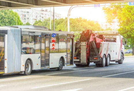 Фото буксировки автобуса