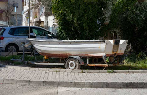 фото лодки на лодочном прицепе