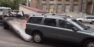 Эвакуатор легкового автомобиля со сдвижной платформой