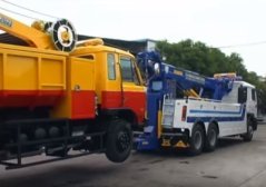 Погрузка легкового авто эвакуатором с краном-манипулятором